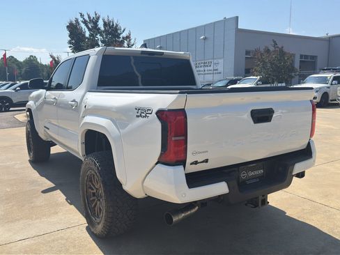 Used 2024 Toyota Tacoma TRD Sport w/ TRD Sport Upgrade Package AWD/4WD image 5