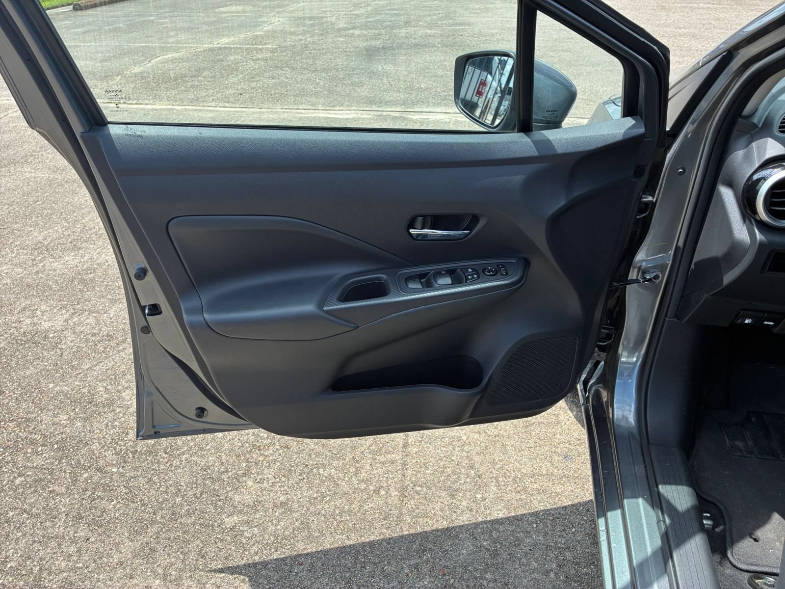 Used 2025 Nissan Versa SV FWD image 18