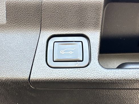 Used 2019 GMC Acadia Denali w/ Technology Package AWD/4WD image 17