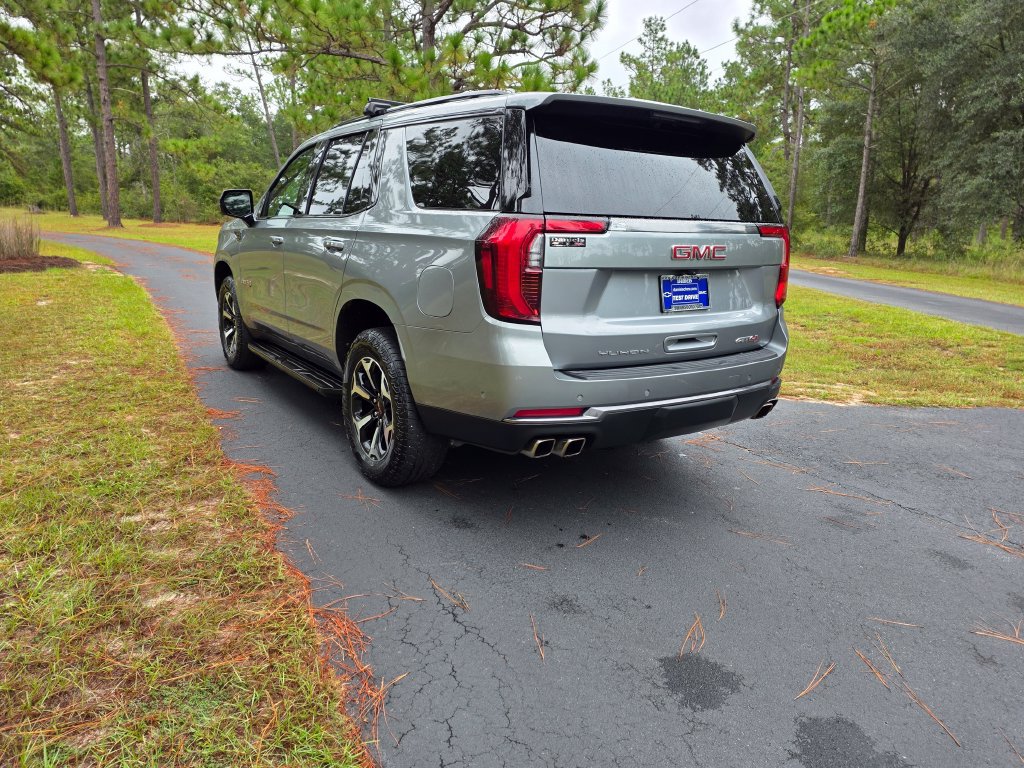 Used 2025 GMC Yukon AT4 AWD/4WD image 3