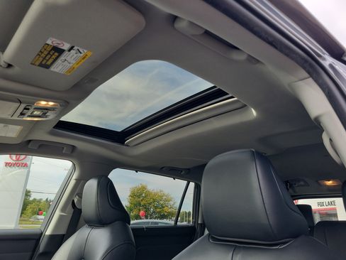 Used 2022 Toyota Highlander XLE image 19