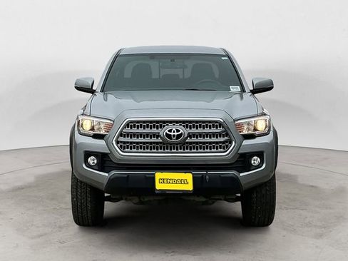 Used 2017 Toyota Tacoma TRD Off-Road w/ Tow Package (A/T) image 8