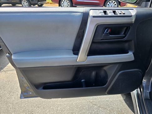 Used 2013 Toyota 4Runner SR5 image 12