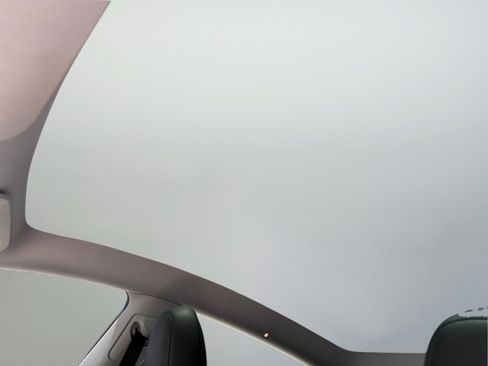 Used 2024 Tesla Model Y Long Range AWD/4WD image 24