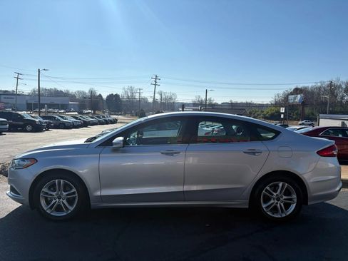 Used 2018 Ford Fusion SE image 4