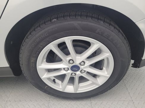 Used 2017 Ford Focus SE w/ Cold Weather Package FWD image 31