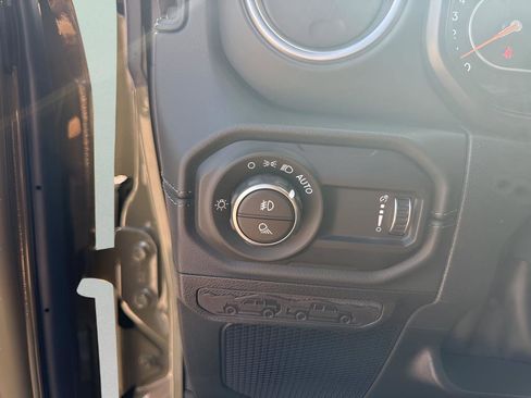 New 2026 Jeep Gladiator Sport AWD/4WD image 18