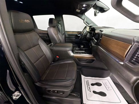 Used 2023 Chevrolet Silverado 1500 High Country w/ Technology Package image 31