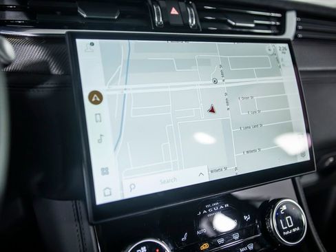 Used 2021 Jaguar F-PACE SVR image 33