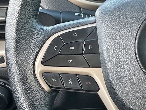 Used 2018 Jeep Cherokee Latitude image 12