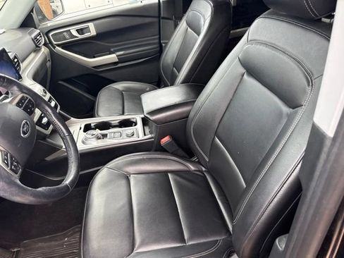 Used 2021 Ford Explorer XLT w/ Equipment Group 202A AWD/4WD image 5