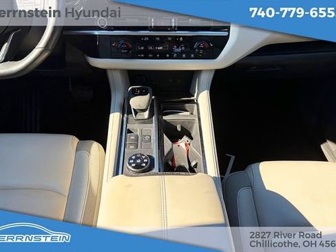 Used 2024 Nissan Pathfinder SL w/ Black Appearance Package AWD/4WD image 13