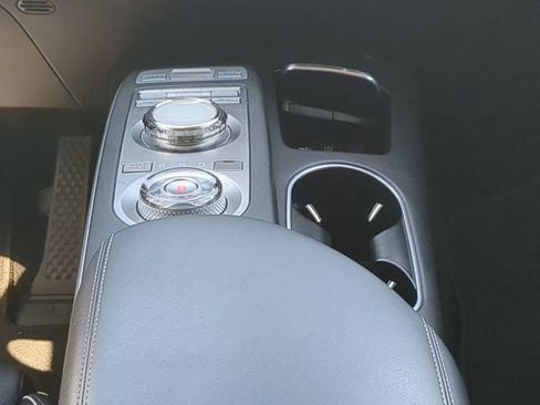 Used 2022 Genesis GV70 2.5T w/ Advanced Package AWD/4WD image 18
