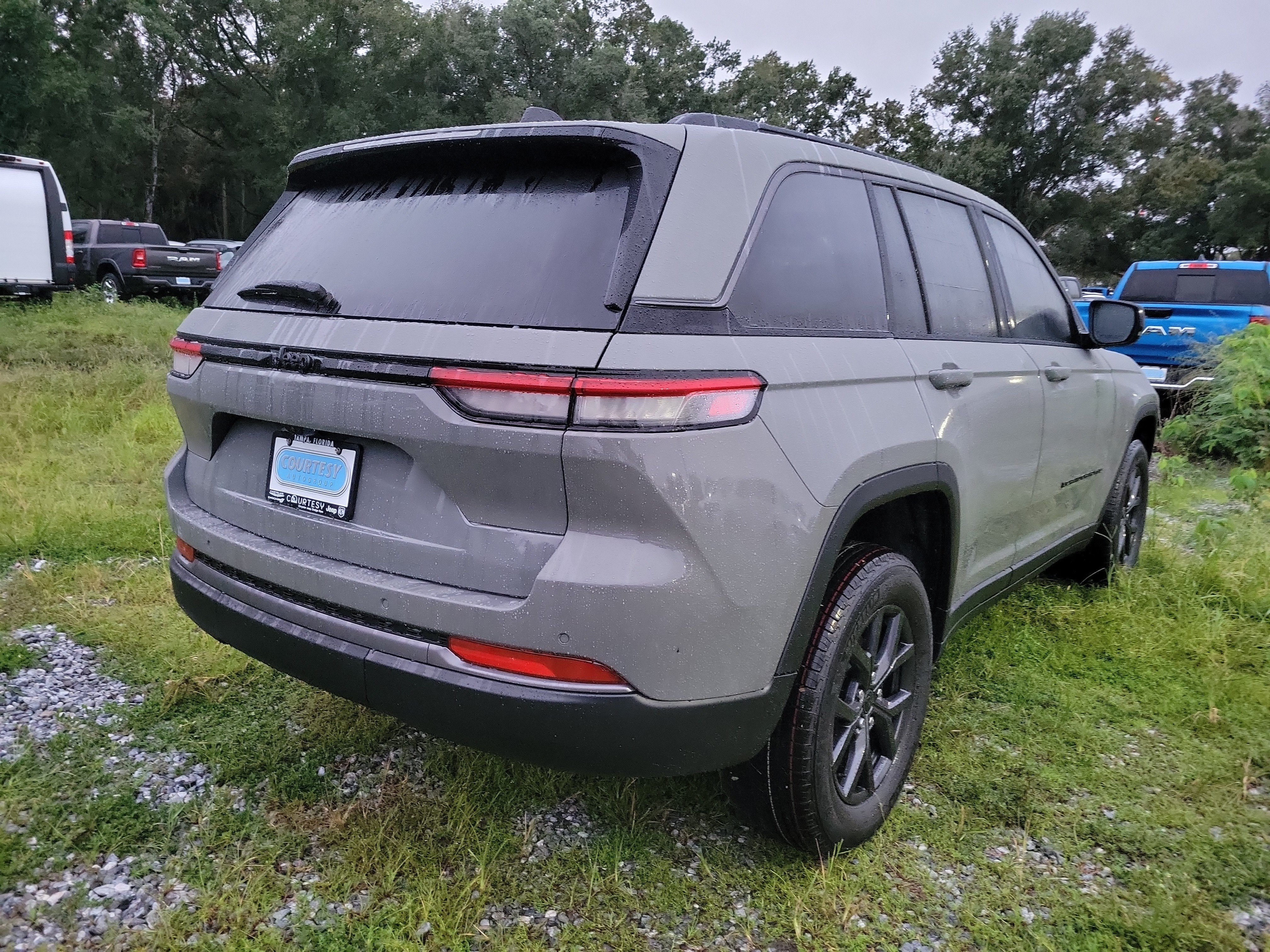 New 2027 Jeep Grand Cherokee Altitude RWD image 3