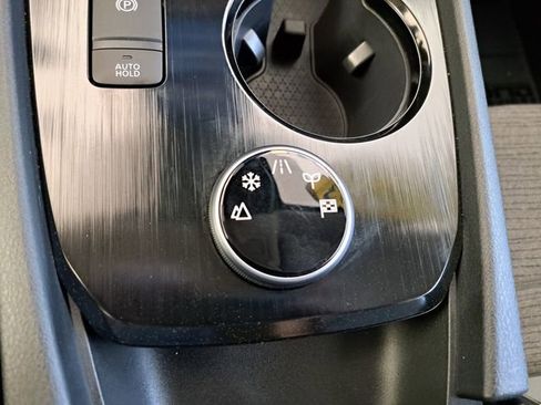 Used 2023 Nissan Rogue SV image 15