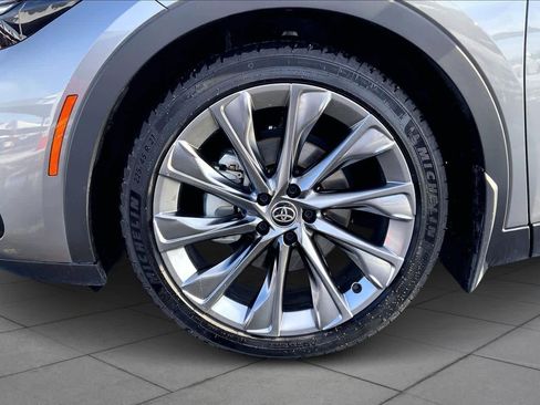 Used 2025 Toyota Crown Limited image 11