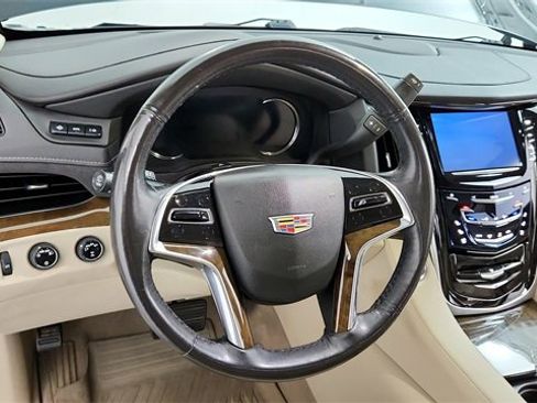 Used 2020 Cadillac Escalade Luxury image 13
