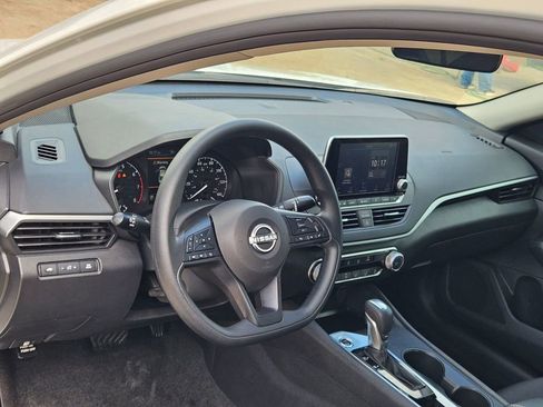 Used 2025 Nissan Altima 2.5 S FWD image 11