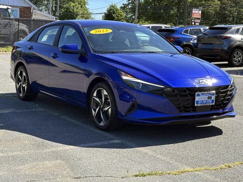 Used 2023 Hyundai Elantra SEL w/ Convenience Package FWD image 5