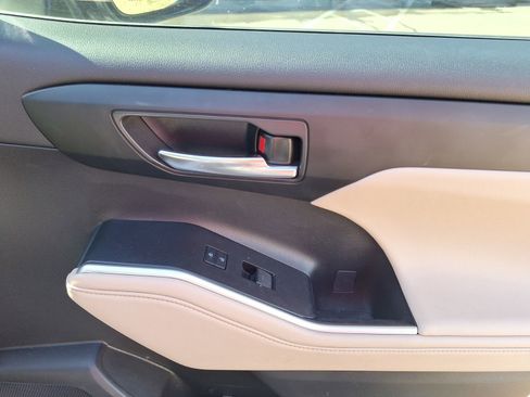 Used 2023 Toyota Highlander L image 36