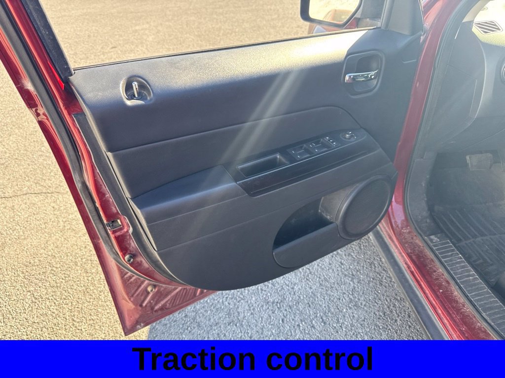 Used 2016 Jeep Patriot High Altitude AWD/4WD image 10