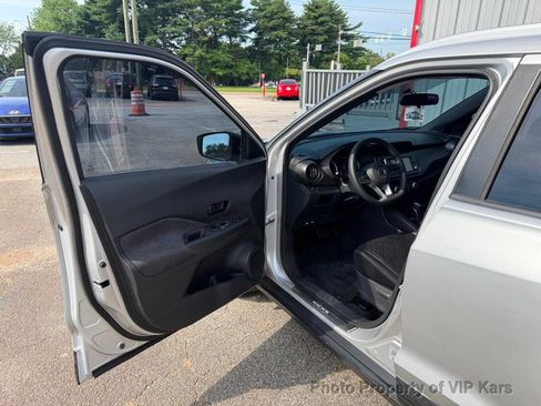 Used 2018 Nissan Kicks S FWD image 9
