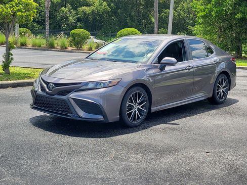 Certified 2023 Toyota Camry SE FWD image 3