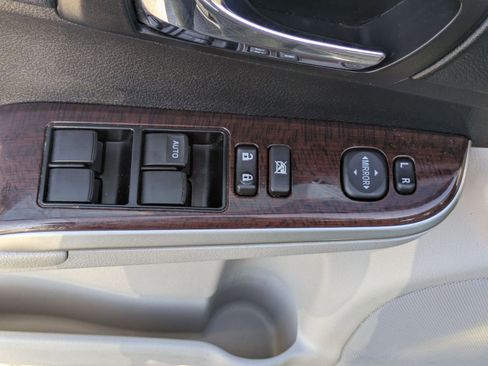 Used 2014 Toyota Camry XLE image 19