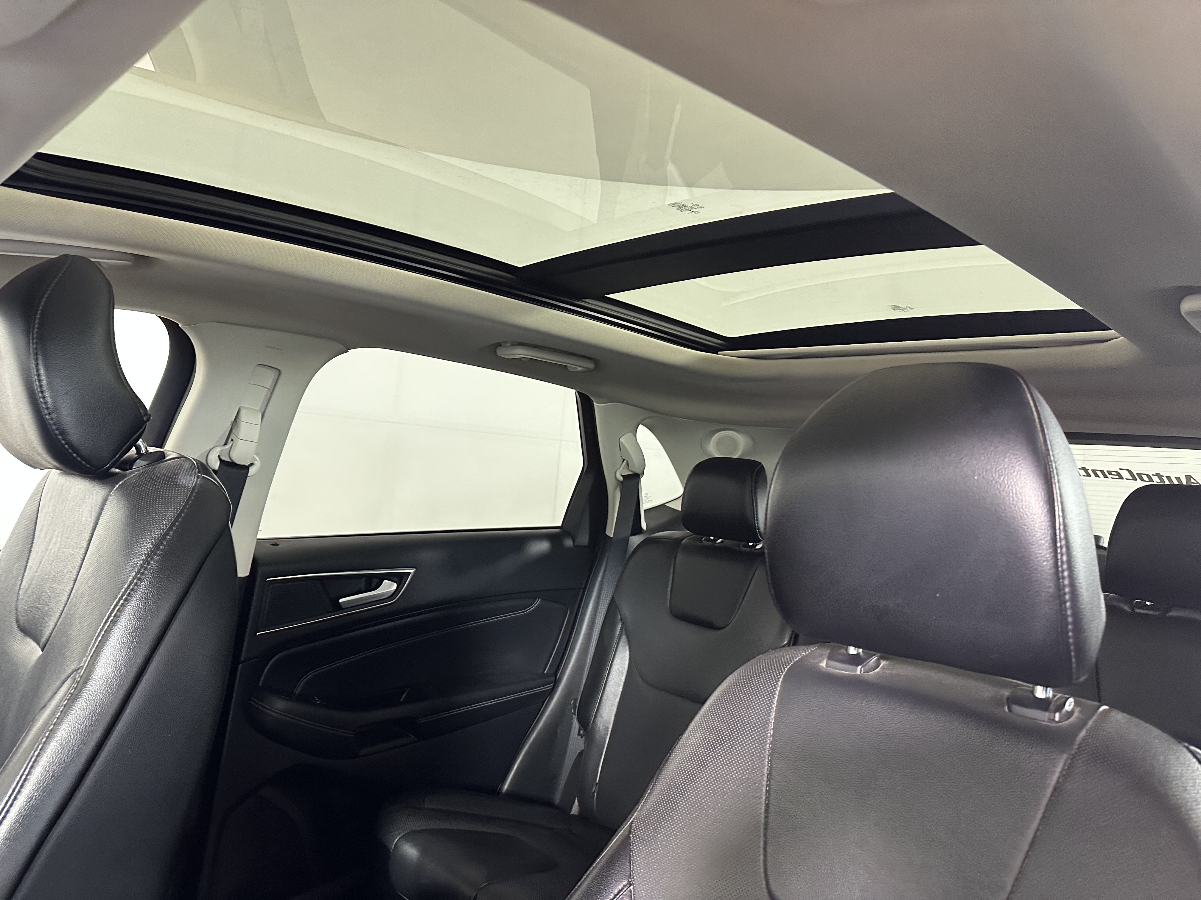 Used 2019 Ford Edge Titanium w/ Equipment Group 301A AWD/4WD image 9