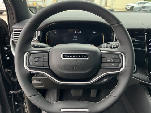 Used 2023 Jeep Wagoneer L 4WD w/ Rear Seat Video Group 1 image 15