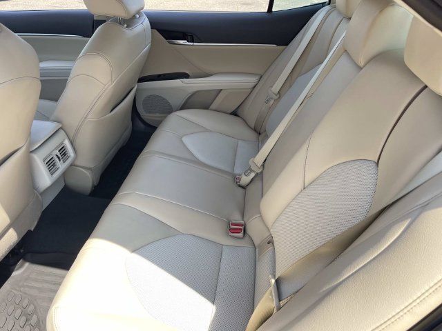 Used 2020 Toyota Camry XLE FWD image 17