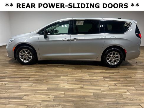 Certified 2024 Chrysler Pacifica Touring-L image 21