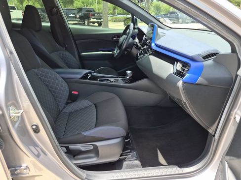 Used 2020 Toyota C-HR XLE FWD image 23