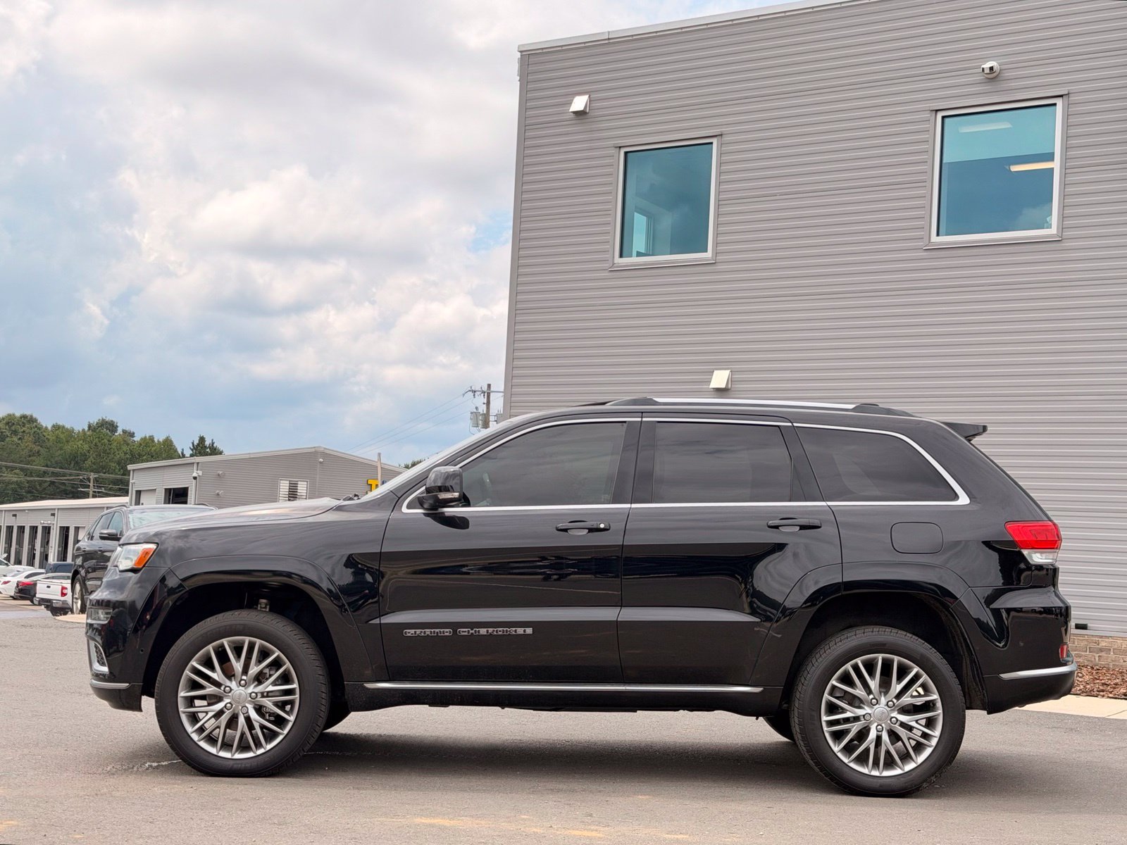 Used 2018 Jeep Grand Cherokee Summit w/ Platinum Series Group AWD/4WD image 17
