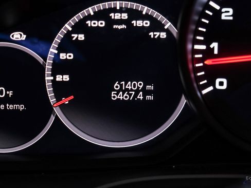 Used 2022 Porsche Cayenne w/ Premium Package image 51