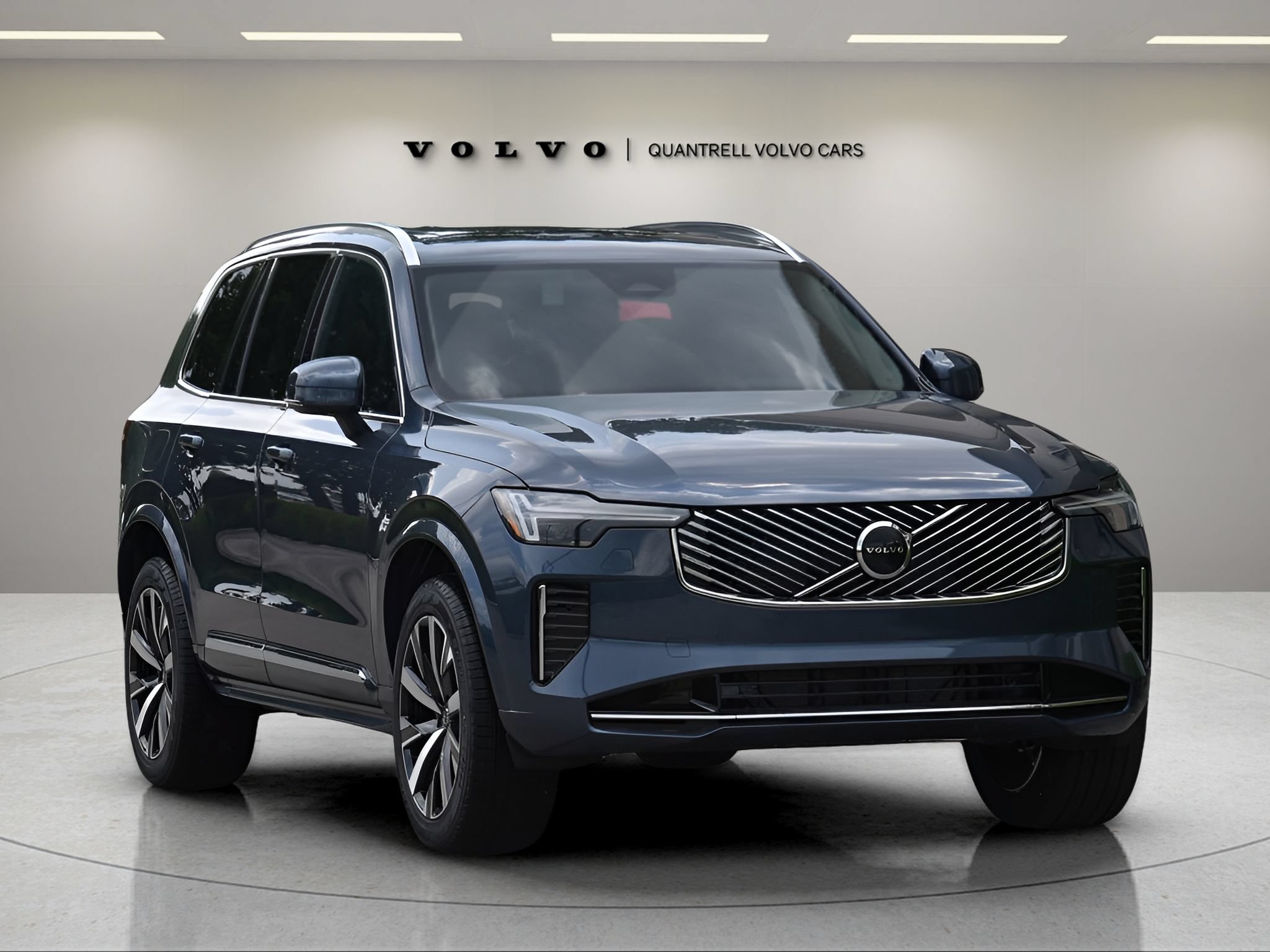 Used 2025 Volvo XC90 B5 Core w/ Protection Package Premier AWD/4WD image 2