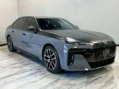 Used 2025 BMW 760i xDrive w/ Executive Package AWD/4WD image 46