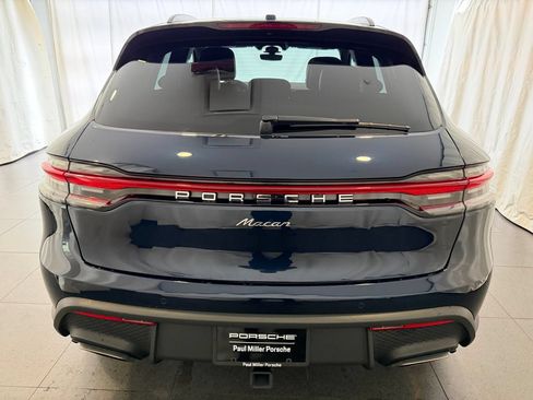 Certified 2023 Porsche Macan AWD/4WD image 8