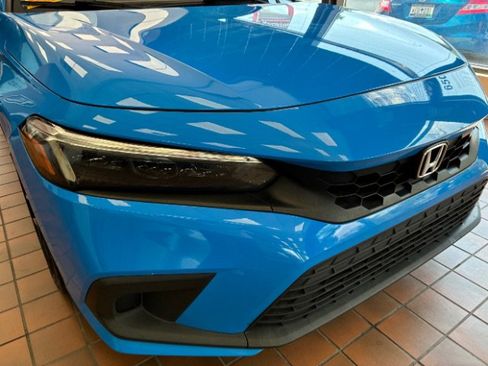 Used 2022 Honda Civic Sport image 2