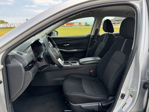 Used 2023 Nissan Sentra SV image 9