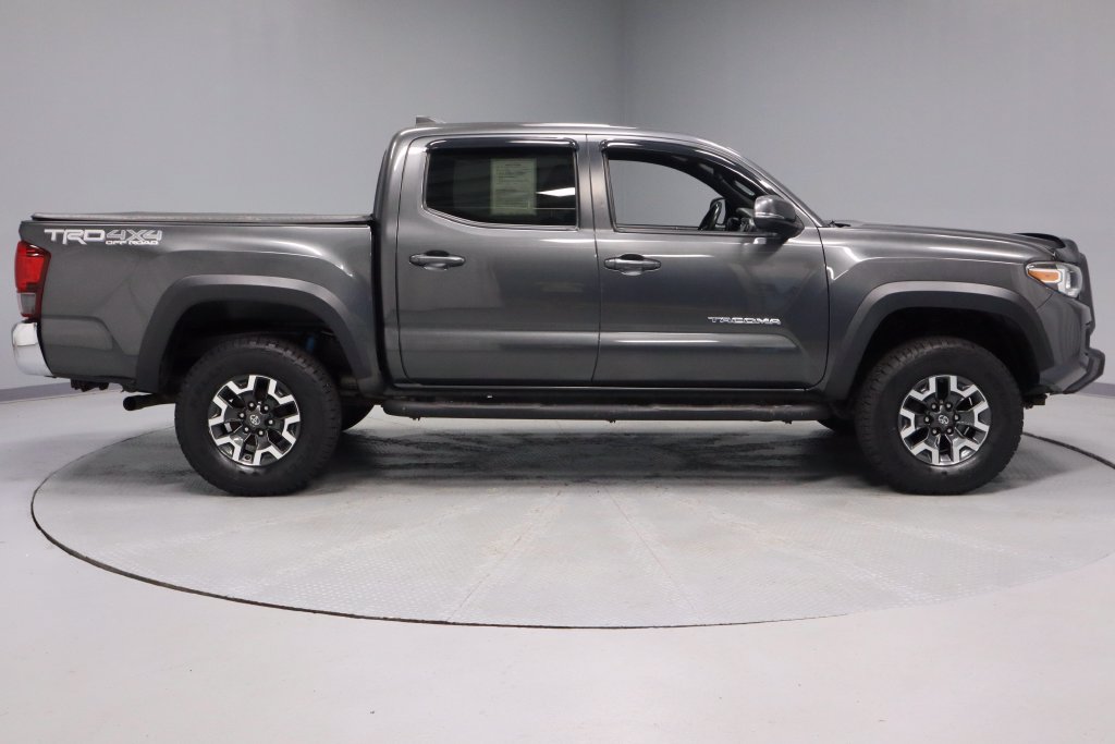 Used 2018 Toyota Tacoma TRD Off-Road AWD/4WD image 11