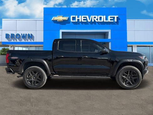 Certified 2023 Chevrolet Colorado Trail Boss w/ Technology Package AWD/4WD image 2