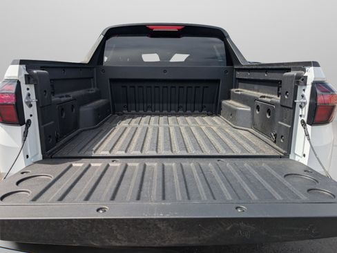 Used 2025 Hyundai Santa Cruz SE AWD/4WD image 16