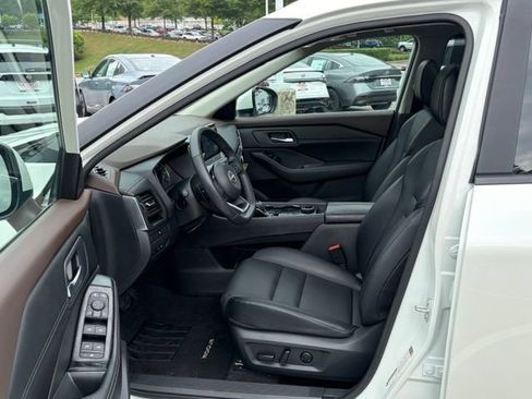 Certified 2023 Nissan Rogue SV w/ SV Premium B Package AWD/4WD image 13
