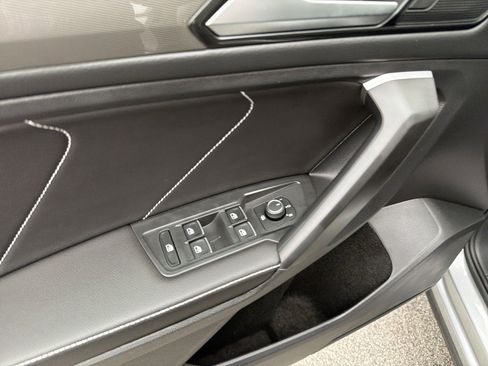 Used 2023 Volkswagen Tiguan SE R-Line image 11