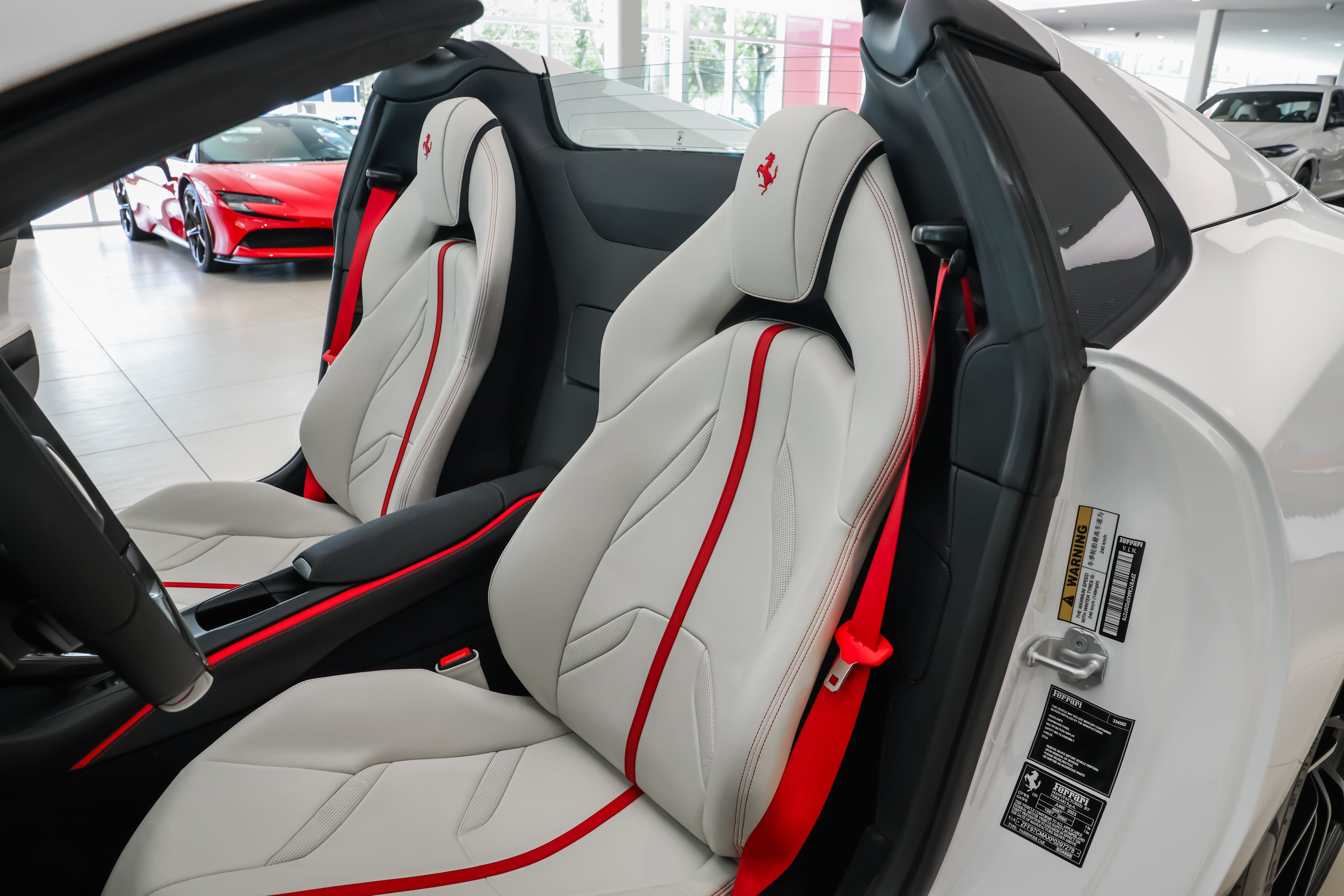 Used 2023 Ferrari 812 GTS RWD image 10