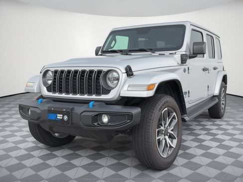Used 2024 Jeep Wrangler Unlimited AWD/4WD image 12