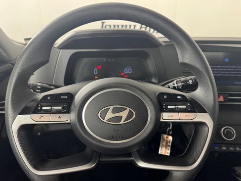 Used 2025 Hyundai Elantra SE FWD image 12