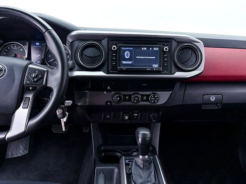Used 2019 Toyota Tacoma SR5 RWD image 8