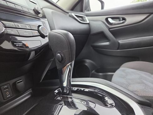Used 2016 Nissan Rogue SV AWD/4WD image 15
